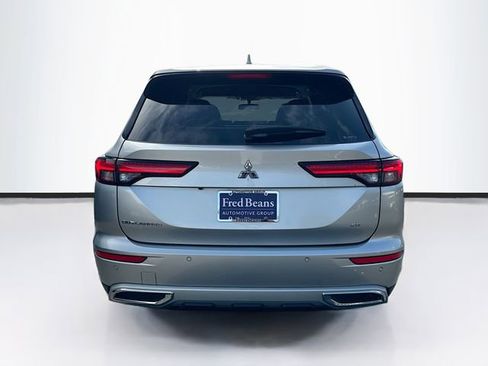 Used 2022 Mitsubishi Outlander SE image 8