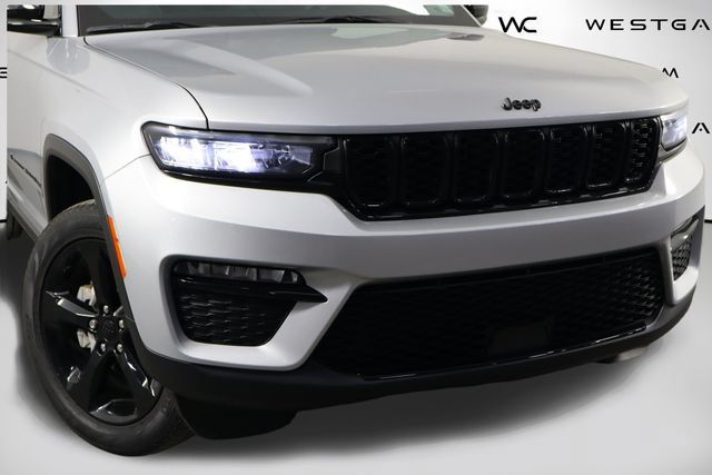 Used 2023 Jeep Grand Cherokee Limited w/ Black Appearance Package RWD image 47