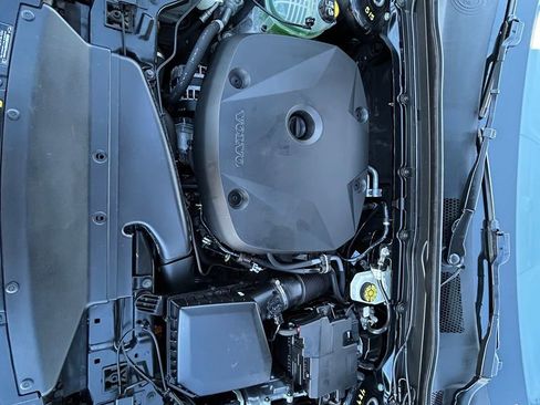 Used 2020 Volvo XC40 T4 Momentum w/ Premium Package image 16