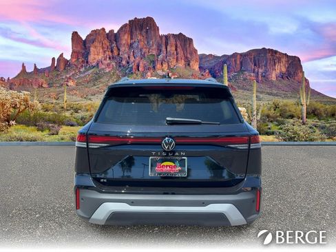 New 2026 Volkswagen Tiguan SE FWD image 7