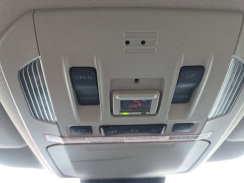 Used 2020 Toyota Highlander XLE image 25