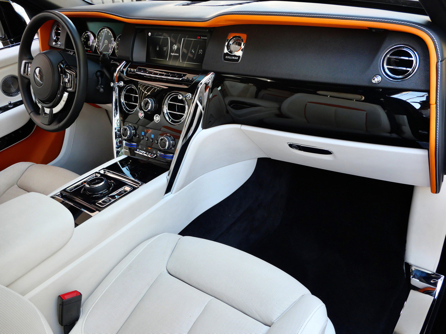 Certified 2022 Rolls-Royce Cullinan w/ Technology Package AWD/4WD image 19
