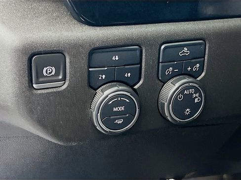 Used 2024 Chevrolet Silverado 2500 LT image 10