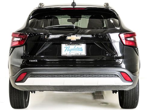 Used 2025 Chevrolet Trax LT FWD image 7