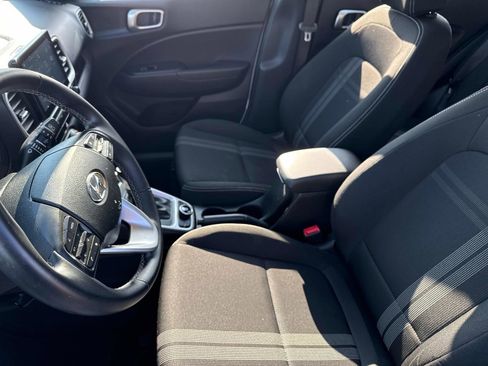 Used 2023 Hyundai Venue SEL image 20