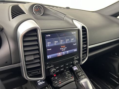 Used 2017 Porsche Cayenne Platinum Edition image 28