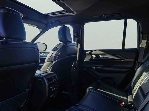 Used 2023 Jeep Grand Cherokee Altitude image 22