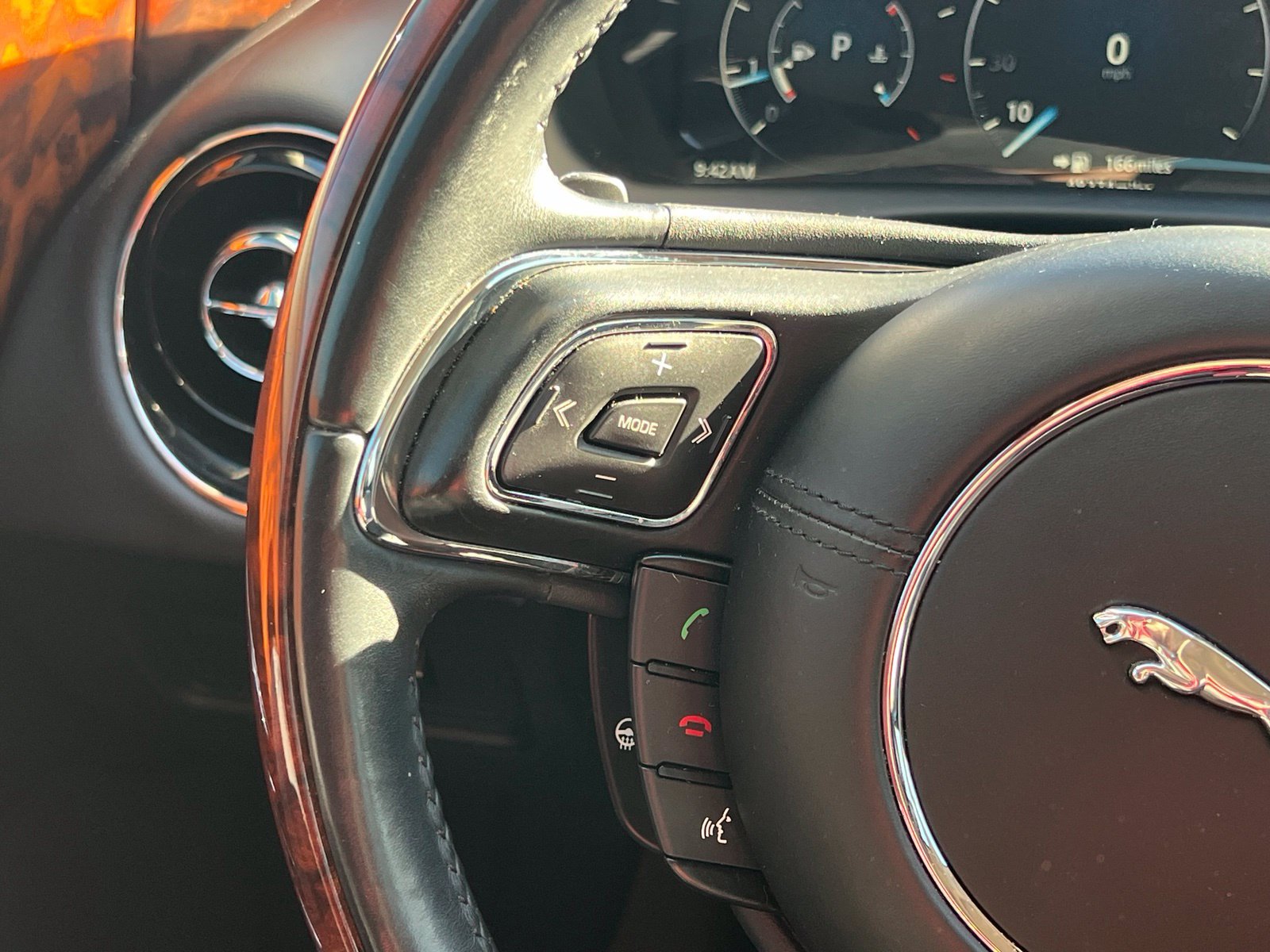 Used 2016 Jaguar XJ R-Sport RWD image 29