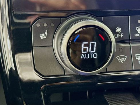 Used 2023 Toyota Highlander XSE FWD image 19