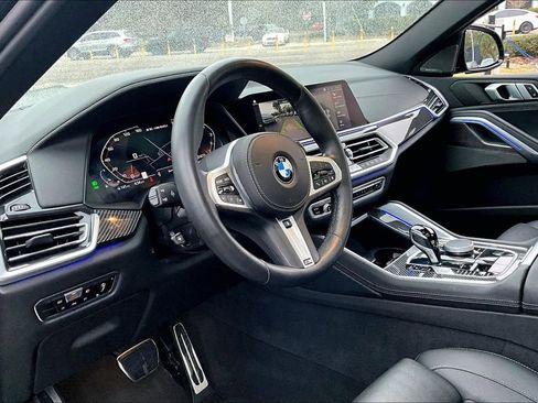 Used 2022 BMW X6 M50i image 15