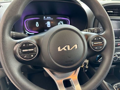Used 2025 Kia Soul LX w/ LX Technology Package FWD image 28