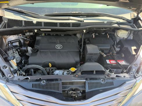 Used 2015 Toyota Sienna LE FWD image 11
