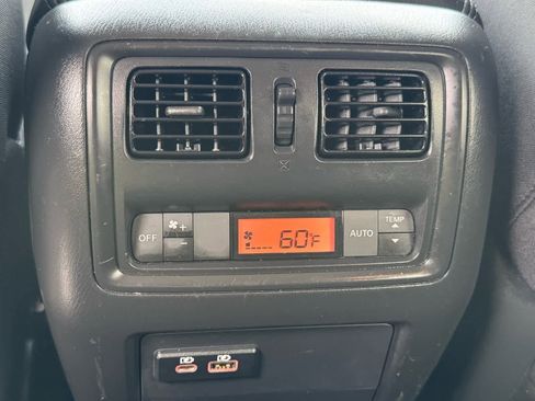 Used 2020 Nissan Pathfinder SV image 17