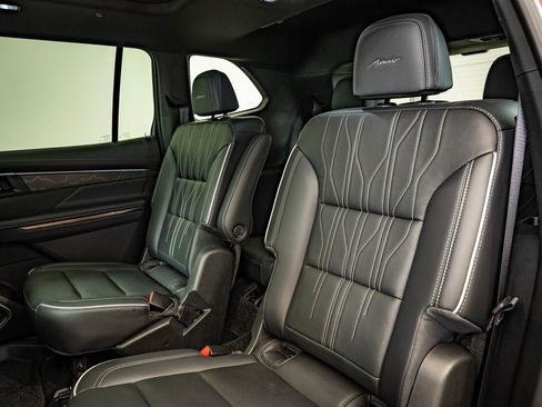 Used 2025 Buick Enclave Avenir w/ Super Cruise Package image 47