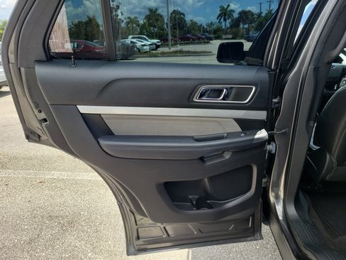Used 2017 Ford Explorer XLT w/ Equipment Group 202A FWD image 15