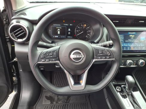 Used 2023 Nissan Kicks SV FWD image 8