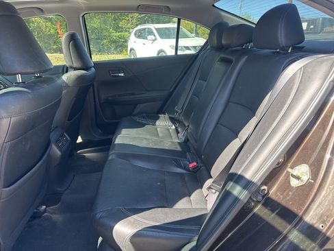 Used 2017 Honda Accord Touring image 7