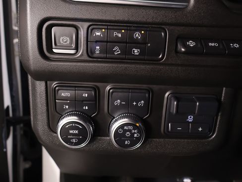 Used 2023 GMC Yukon XL AT4 w/ AT4 Premium Plus Package AWD/4WD image 8