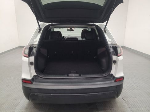 Used 2020 Jeep Cherokee Latitude Plus FWD image 29