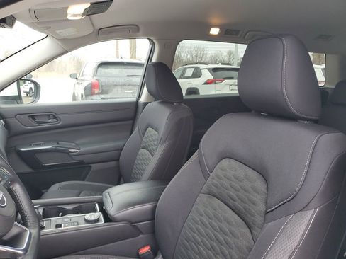 Used 2023 Nissan Pathfinder SV image 10