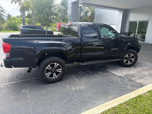 Used 2016 Toyota Tacoma TRD Sport w/ Towing Package RWD image 3