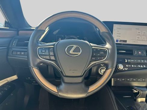 Used 2024 Lexus ES 300h w/ Luxury Package FWD image 19