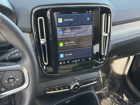 Certified 2025 Volvo XC40 B5 Plus w/ Climate Package image 22