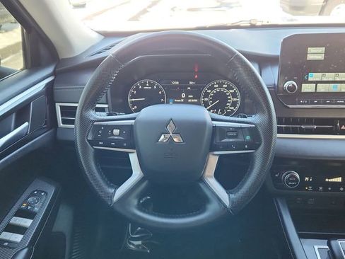 Used 2024 Mitsubishi Outlander SE image 37