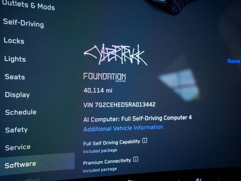 Used 2024 Tesla Cybertruck AWD Crew Cab image 42