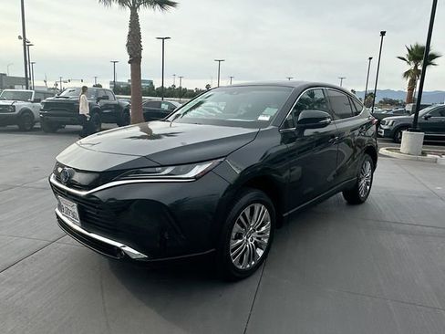 Used 2024 Toyota Venza Limited image 3