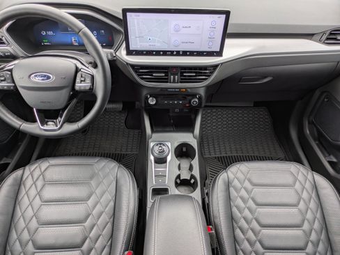 Used 2024 Ford Escape Platinum w/ Premium Technology Package FWD image 18