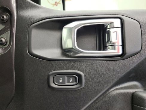 Used 2025 Jeep Wrangler Sport image 30