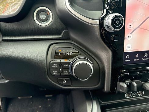 New 2026 RAM 1500 4x4 Crew Cab image 15