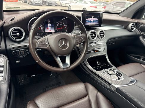 Used 2018 Mercedes-Benz GLC 300 w/ Premium Package image 22