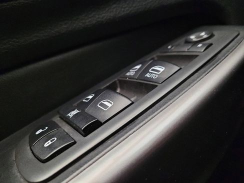 Used 2021 Jeep Cherokee Latitude FWD image 27