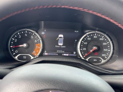 Used 2023 Jeep Renegade Trailhawk image 19