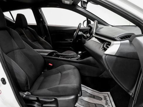 Used 2019 Toyota C-HR XLE image 41