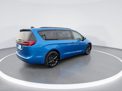 New 2026 Chrysler Pacifica Select w/ S Appearance Package FWD image 8