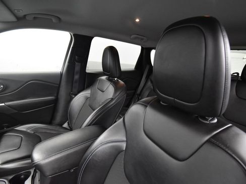 Used 2019 Jeep Cherokee Latitude Plus w/ Cold Weather Group image 14