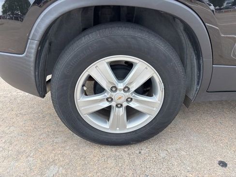 Used 2020 Chevrolet Trax LT w/ LT Convenience Package image 8