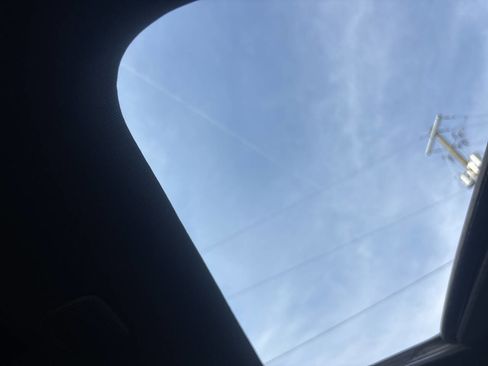 Used 2018 INFINITI Q70 Luxe w/ Sport Package image 12