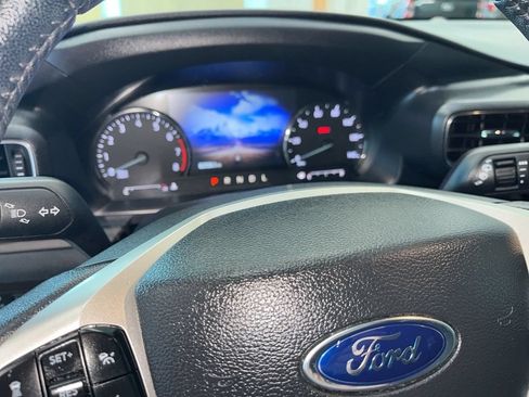 Used 2022 Ford Explorer Limited AWD/4WD image 2