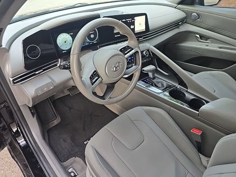 Used 2023 Hyundai Elantra SEL w/ Convenience Package FWD image 11
