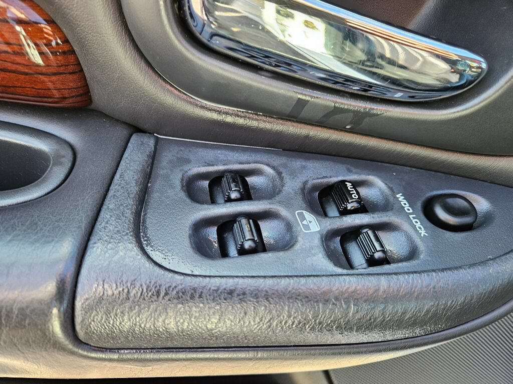 Used 2001 Chrysler 300M FWD image 18