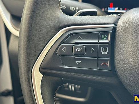 Used 2023 Jeep Grand Cherokee L Laredo image 31