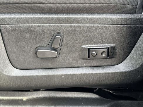 Used 2024 RAM 2500 Big Horn w/ Safety Group image 28