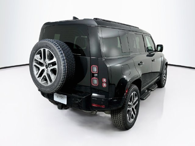 New 2026 Land Rover Defender 110 X-Dynamic SE AWD/4WD image 5