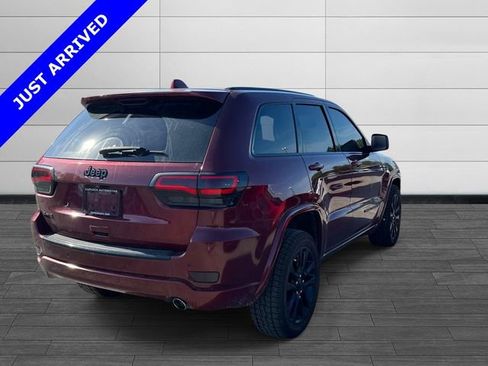 Used 2018 Jeep Grand Cherokee Altitude AWD/4WD image 2