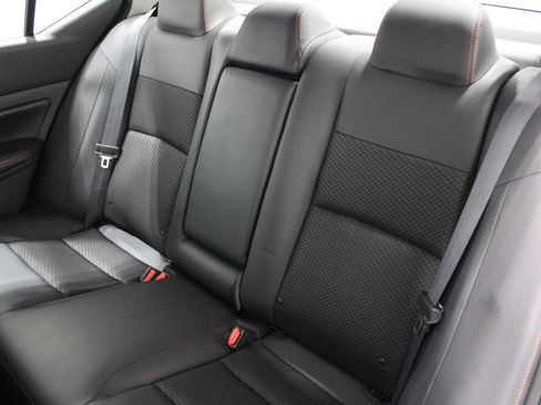 Used 2024 Nissan Altima 2.5 SR FWD image 18