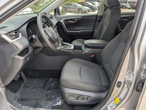 Used 2025 Toyota RAV4 XLE AWD/4WD image 22